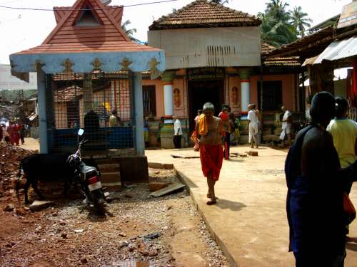 The Mahabaleshwar temple at Gokarna is respected as a Shaiva ... History has it that the Atmalinga brought by Ravana got struck here